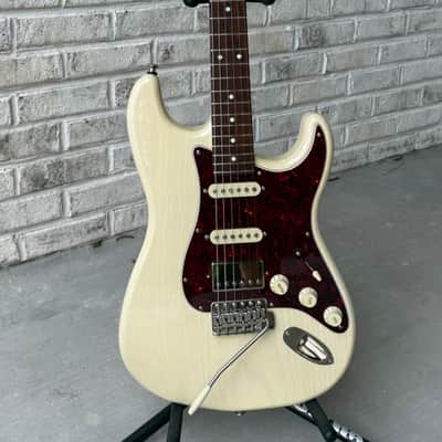 Michael Tuttle Custom Classic S - Mary Kay White Nitro image 5