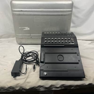 Mackie DL1608 16-Channel Digital Mixer with iPad Control with Hard Case and Power Supply image 1