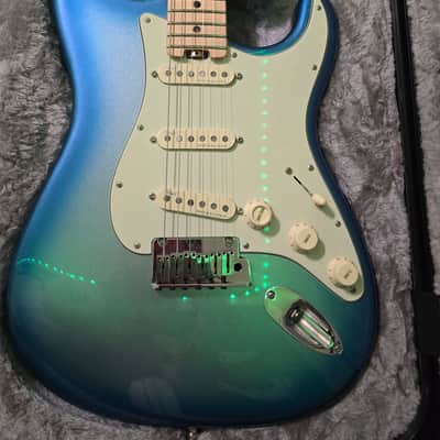 Fender American Elite Stratocaster with Maple Fretboard 2016 - 2019 Sky Burst Metallic image 3