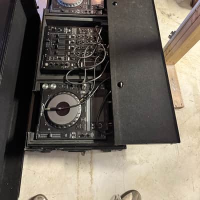 Pioneer DJM 900 NXS + 2 CDJ 2000 w/ Flight case image 1