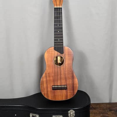 Vintage *RARE* KAMAKA GOLD LABEL 20 1/2” Soprano Ukulele w/Gold-Lined Case EXC! image 13