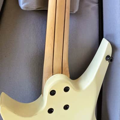HILs NEXT HNB3 Short Scale Bass Guitar Headless wGig Bag White image 7