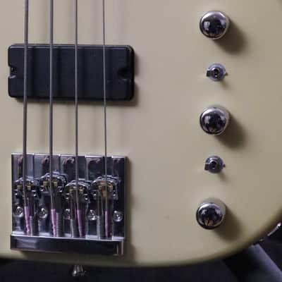 Hot Wire Bass Prezz Fretless 2022 - Nitro image 9