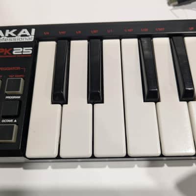 Akai LPK25 2012 - Present - Black image 3