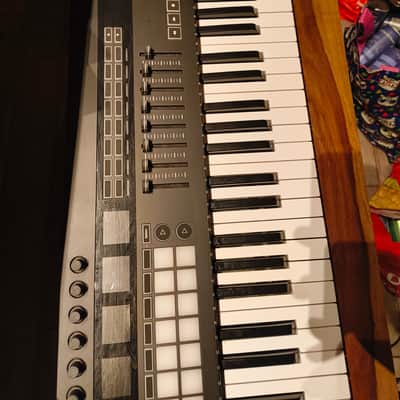 Novation ReMOTE 61 SL MKIII MIDI Controller 2018 - Present - Black image 4