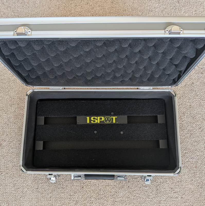 Pedaltrain Metro 16 with True tone CS6 Power Supply and Tour Case image 1