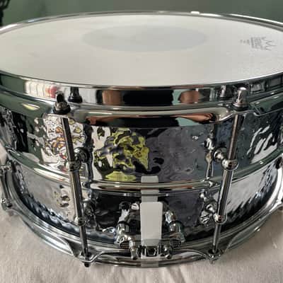 Ludwig LM402KT Hammered Supraphonic 6.5x14" 10-Lug Aluminum Snare Drum with Tube Lugs 1999 - Present - Chrome-Plated image 4