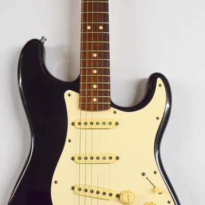 Fender Standard Stratocaster 1983 - Black image 2