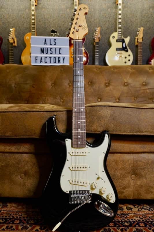 SX Guitars SST57 3/4 BK ( Child Guitar/ Traveler ) Mini Strat Black image 1