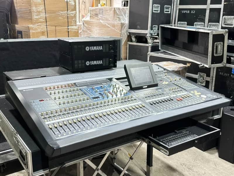 YAMAHA PM5D DIGITAL MIXING CONSOLE W/ (2) PW800W POWER SUPPLIES (ONE) THS image 1