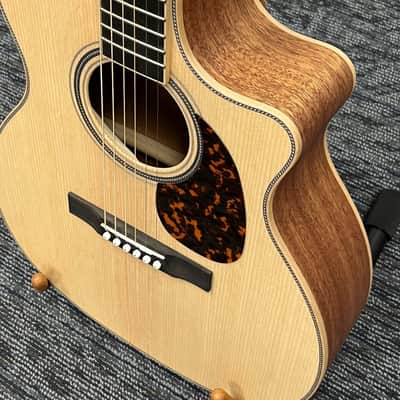 Larrivée OMV-40 with Mahogany, Sitka Spruce & L.R. Baggs Stagepro Element Pickup image 15