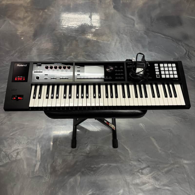 Roland FA-06 61-Key Music Workstation 2014 - w/ Cover + Free Shipping image 1