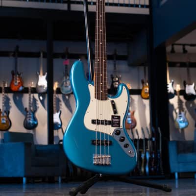 FENDER VINTERA II 60'S JAZZ BASS - LAKE PLACID BLUE image 2