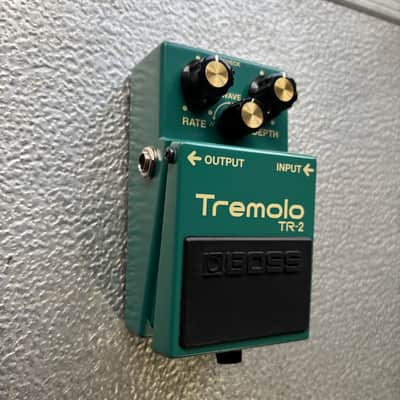 Boss TR-2 Tremolo (Silver Label) 1997 - Present - Green image 2