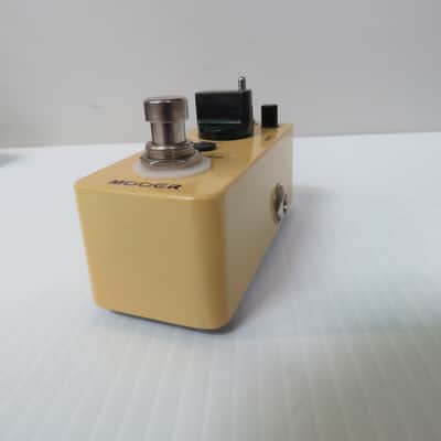 MOOER Acoustikar Acoustic Guitar Simulator Effect Pedal - Cream image 3