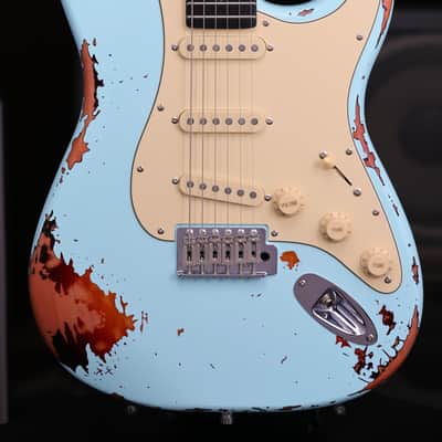 Dhatarattha SSS Strat-Style – Surf Blue over Sunburst Nitro Relic image 3