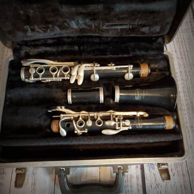 Bundy Student Clarinet with case image 1