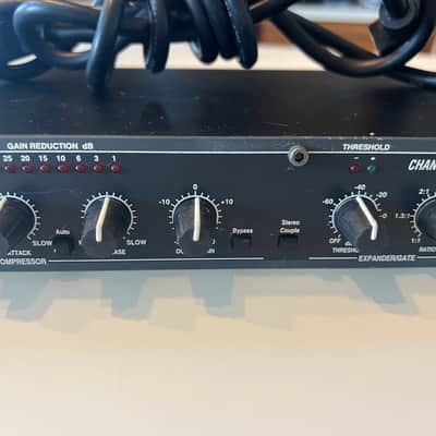 dbx 166XL Stereo Compressor / Limiter / Gate with IEC power cable & rack mount bolts/washers image 3