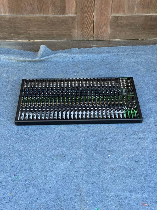 Mackie ProFX30v3 30-Channel Effects Mixer 2020 - Present - Dark Gray image 1