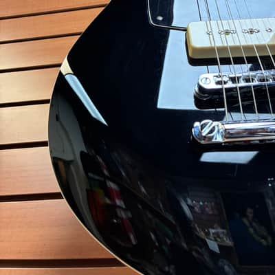 Reverend Charger 290 with Roasted Maple Fretboard in Midnight Black with Black Pickguard w/ Two Tone Case image 4