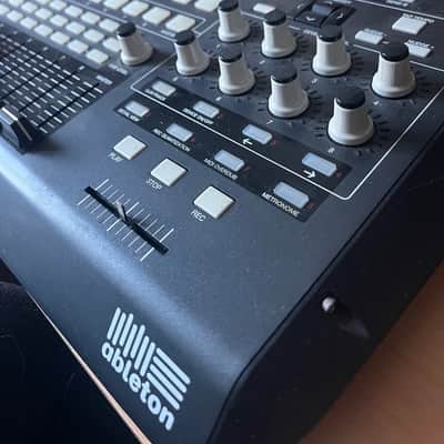 Akai APC40 2010s - Black image 3