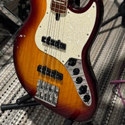 Sire Marcus miller v8 2025 - Gloss image 3
