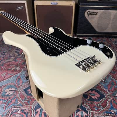 Greco Fujigen Spacy Sound 1980 Vintage White P Bass w/Fender Gig Bag image 11