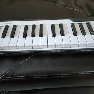 Arturia MicroLab 25-Key MIDI Controller 2019 - Present - Black image 2