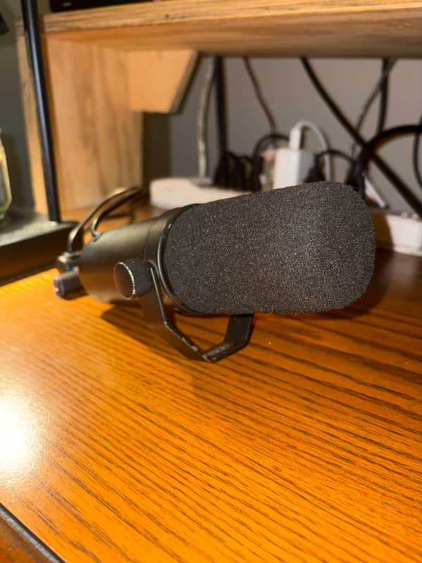 Shure SM7B Cardioid Dynamic Microphone - Present - Black image 1