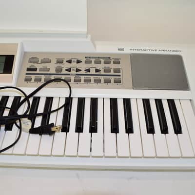 Roland E-09W 61-Key Interactive Arranger Keyboard, White image 5