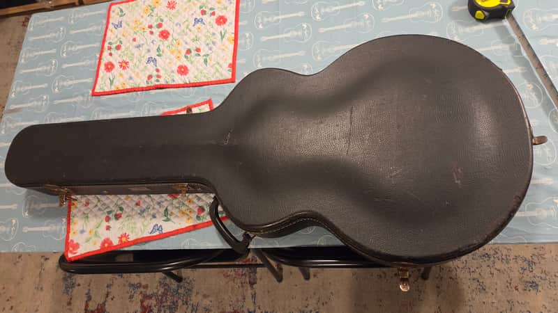 Guild Vintage hardshell 1960's - black