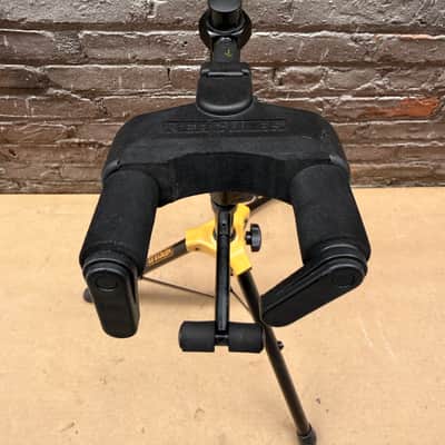 Hercules Dual Guitar Stand – Two-Instrument Folding Stand image 4