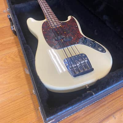 Fender Mustang 4 string bass 2002-2004 - White with Case image 8