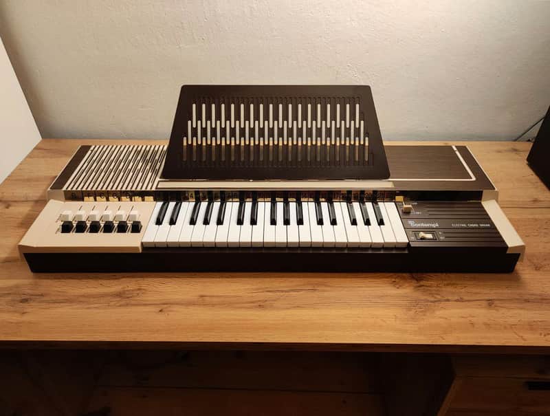 Bontempi Electric Chord Organ 60s image 1
