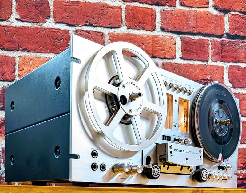 Pioneer RT-707 - [EXCELLENT!] -- Refurbished ($260!), original take-up reel, Maxell 7" tape included image 1