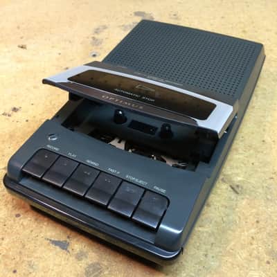 Optimus CTR-111 Cassette Recorder (Radioshack, Tandy, Cassette, LoFi, Lo-Fi, Tape, Portable) image 3