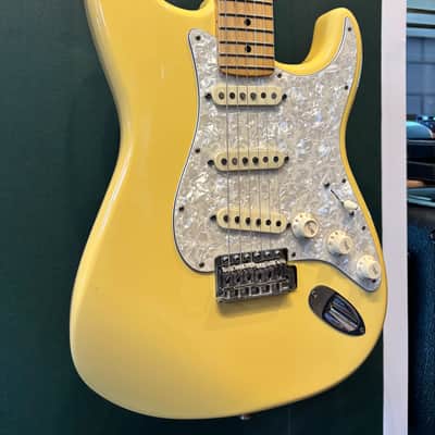 Fender Deluxe Roadhouse Stratocaster with Maple Fretboard 2014 - 2015 - Vintage White image 4