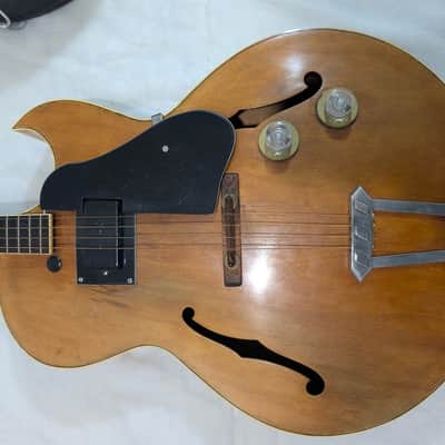 1951 Gibson Electric Tenor Archtop Guitar – 4 String – Blonde – P90 – A-7233 – Case image 5