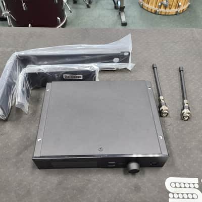 Shure SLXD4 Digital Wireless System With Handheld Transmitter image 2