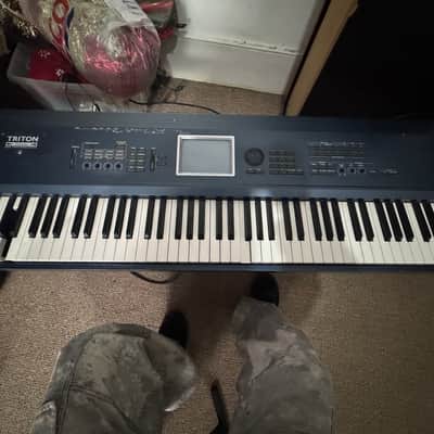 Korg Triton Extreme 88-Key 120-Voice Polyphonic Workstation 2005 - 2009 - Black image 3