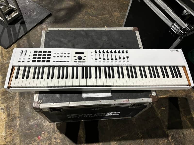 Arturia KeyLab 88 MkII MIDI Controller 2019 - Present - White image 1
