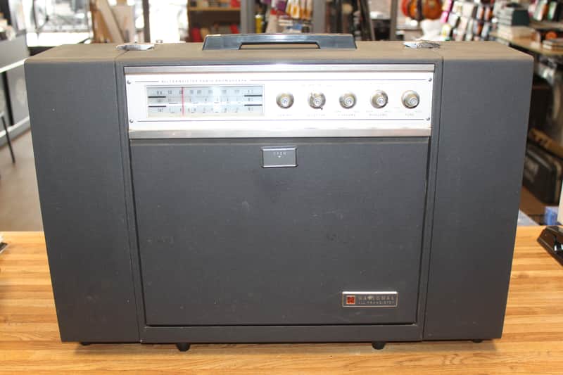 National 3-band, 13-transistor, 3-diode Portable Radio-Phonograph Model SG-825 image 1