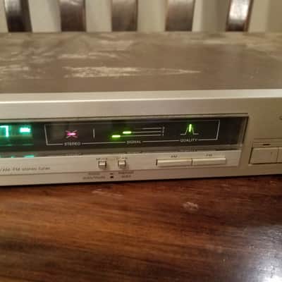 Denon TU-747 Stereo AM FM Tuner Quartz Lock 1980's - Japan Silver image 3