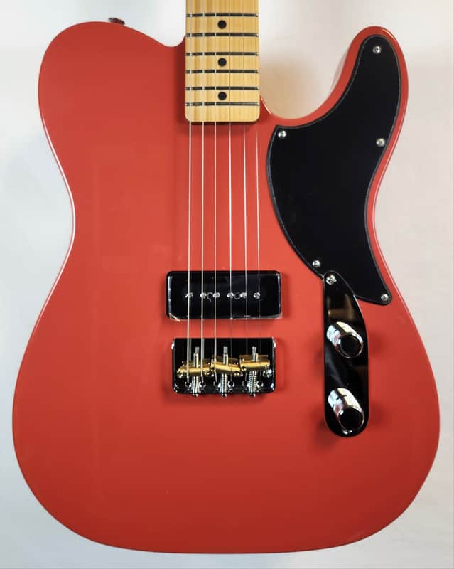 Fender Noventa Telecaster, Maple Fingerboard, Fiesta Red W/Bag