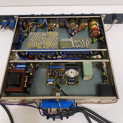 Original Neve 1064 mic pre / 3 band eq housed in a older brent averill face plate 1 ru rack including D.I. / 48v and output trim image 4