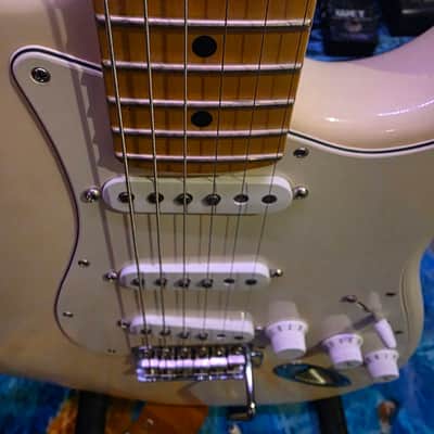 Fender American Special Stratocaster with Maple Fretboard 2015 - 2018 - Olympic White image 13