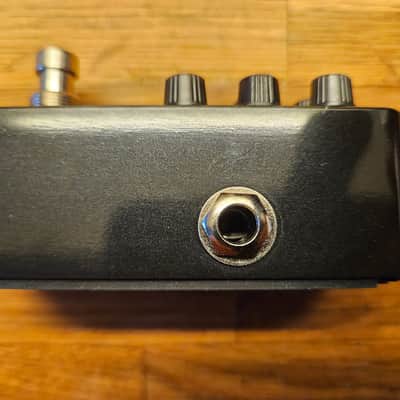 Mooer 004 Day Tripper Micro Preamp 2010s - Black/Brown image 3