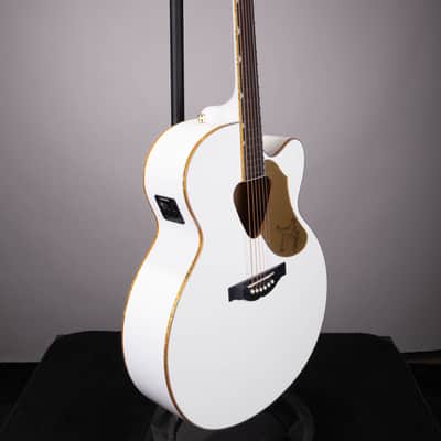 Gretsch G5022CWFE Rancher Falcon Jumbo Acoustic-Electric – White image 3