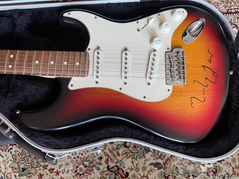 Fender Highway One Stratocaster with Rosewood Fretboard 2006 - 2011 - 3-Color Sunburst
