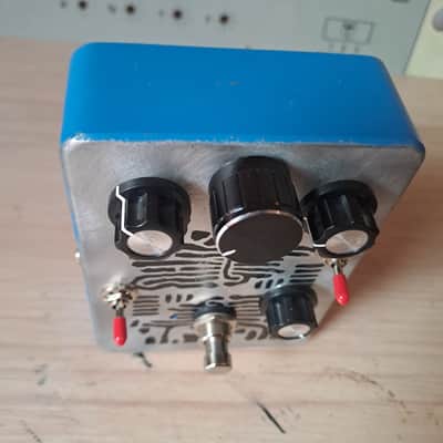 DOOM4049 noise machine/distortion, handmade image 4